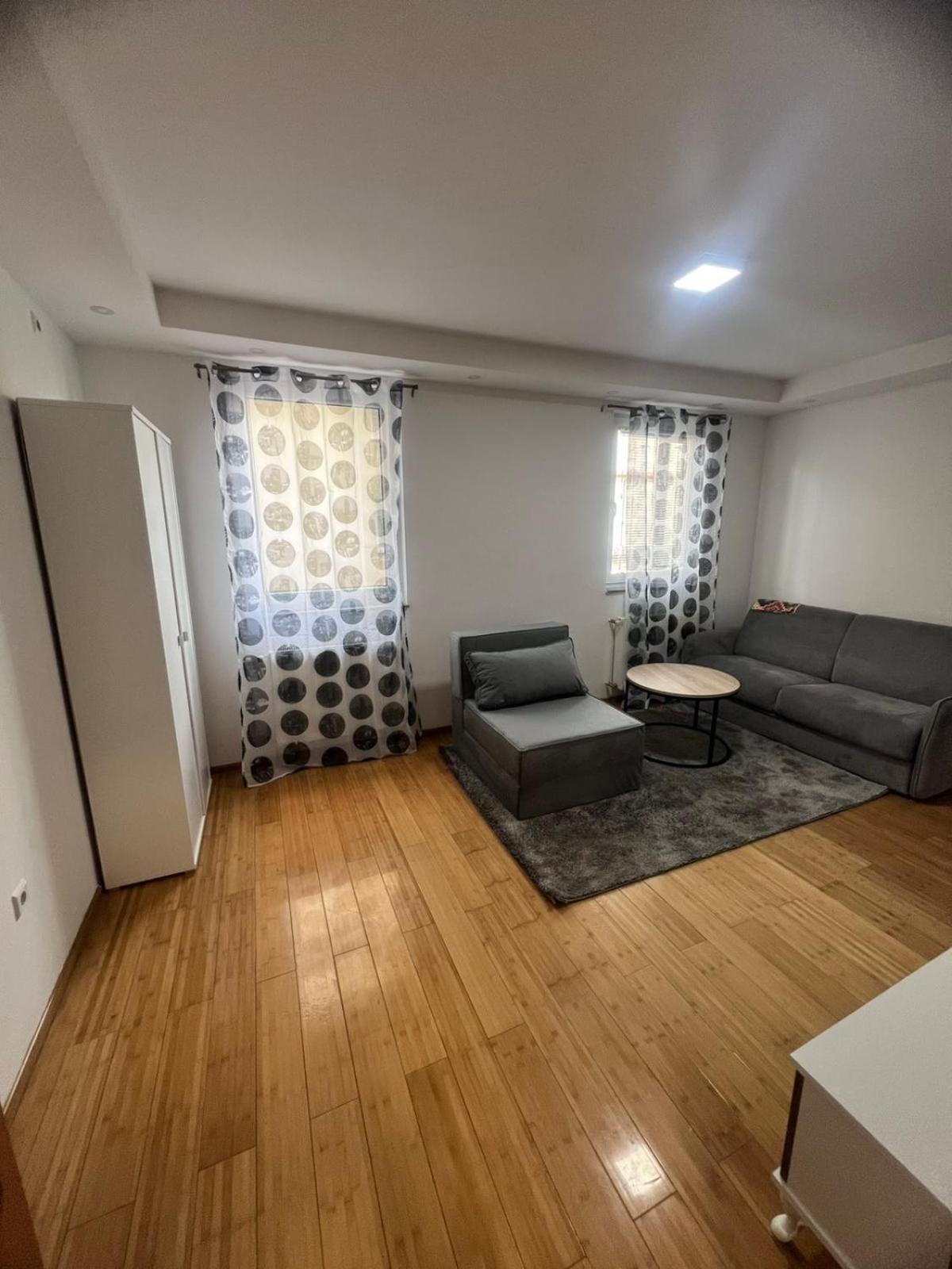 A&e 2 Living Apartment
