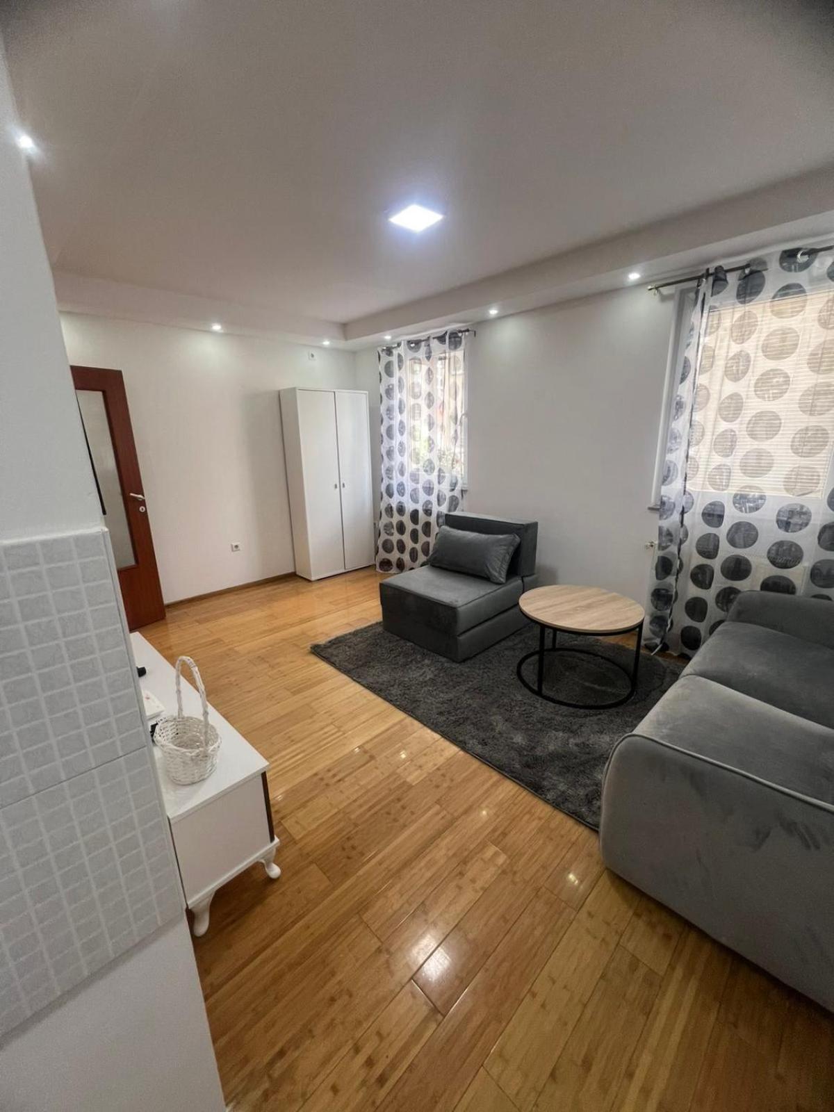 A&e 2 Living Apartment